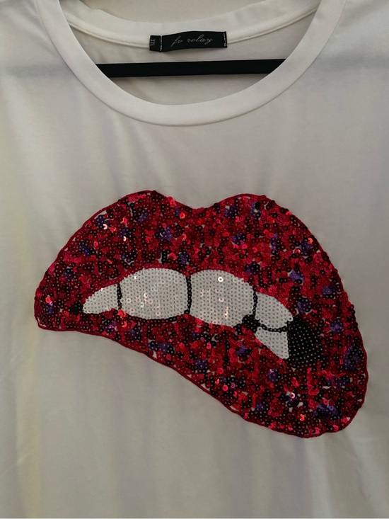 Tops - XXL SPARKLING White Sequin Lip Graphic Tee - Women